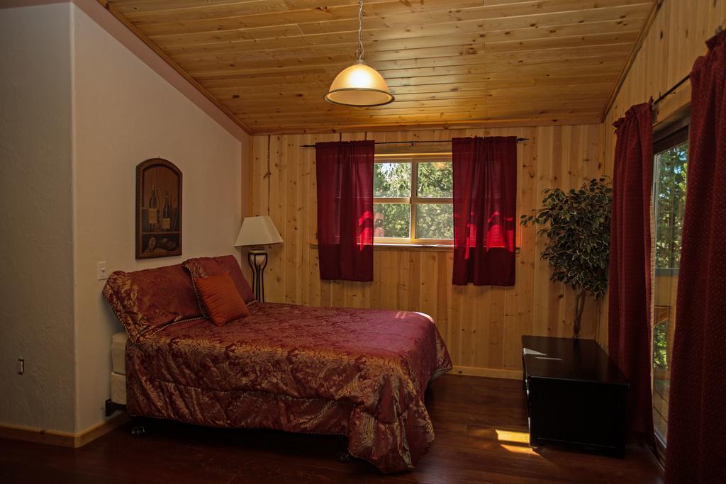 DiamondStone Guest Lodges La Pine Extérieur photo
