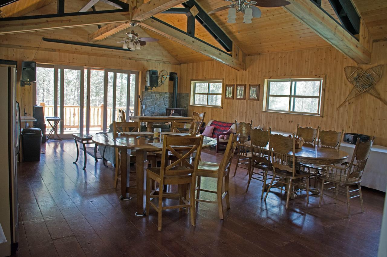 DiamondStone Guest Lodges La Pine Extérieur photo