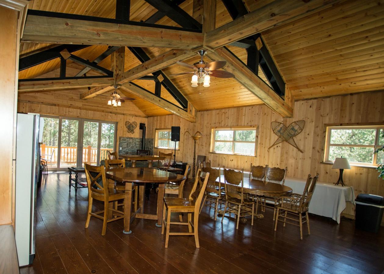 DiamondStone Guest Lodges La Pine Extérieur photo