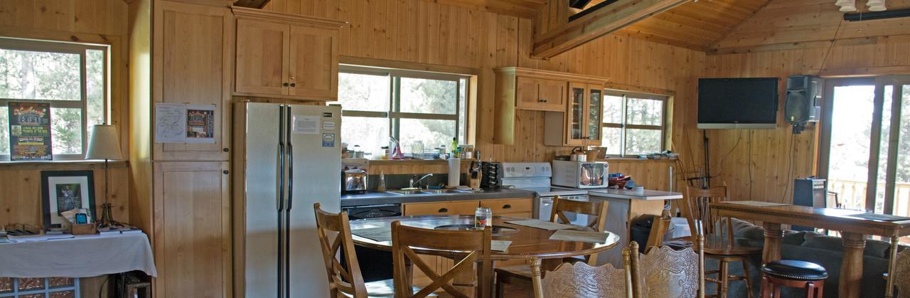 DiamondStone Guest Lodges La Pine Extérieur photo