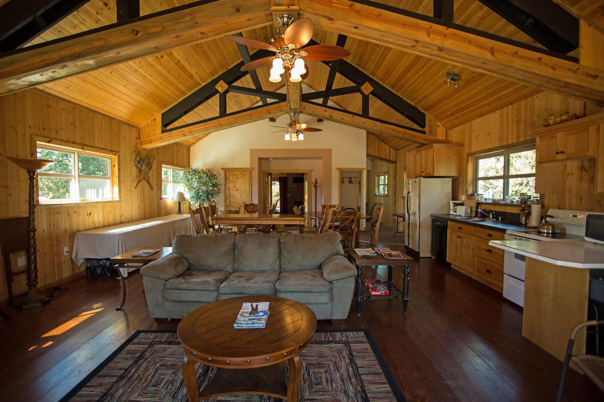 DiamondStone Guest Lodges La Pine Extérieur photo