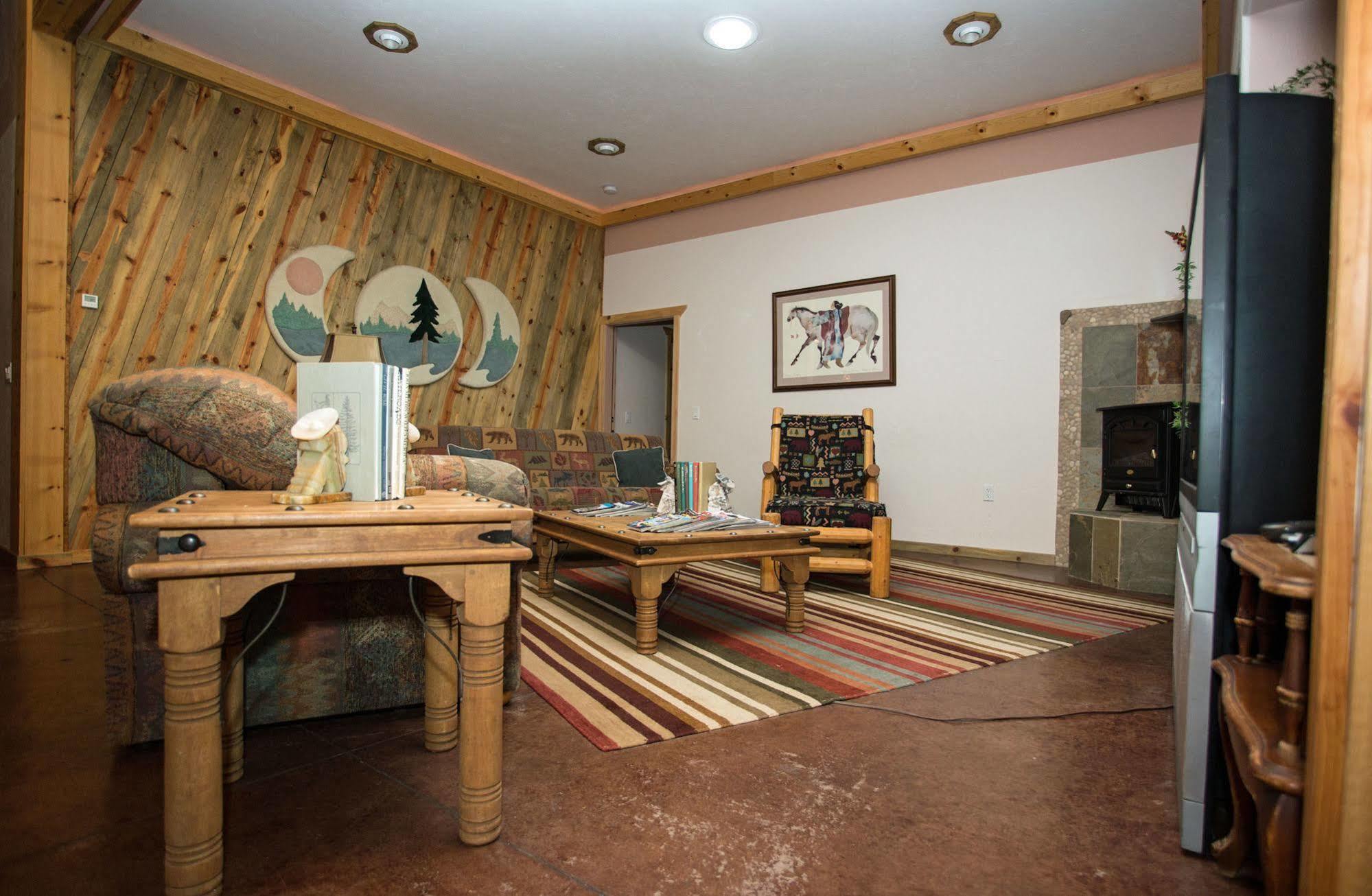 DiamondStone Guest Lodges La Pine Extérieur photo