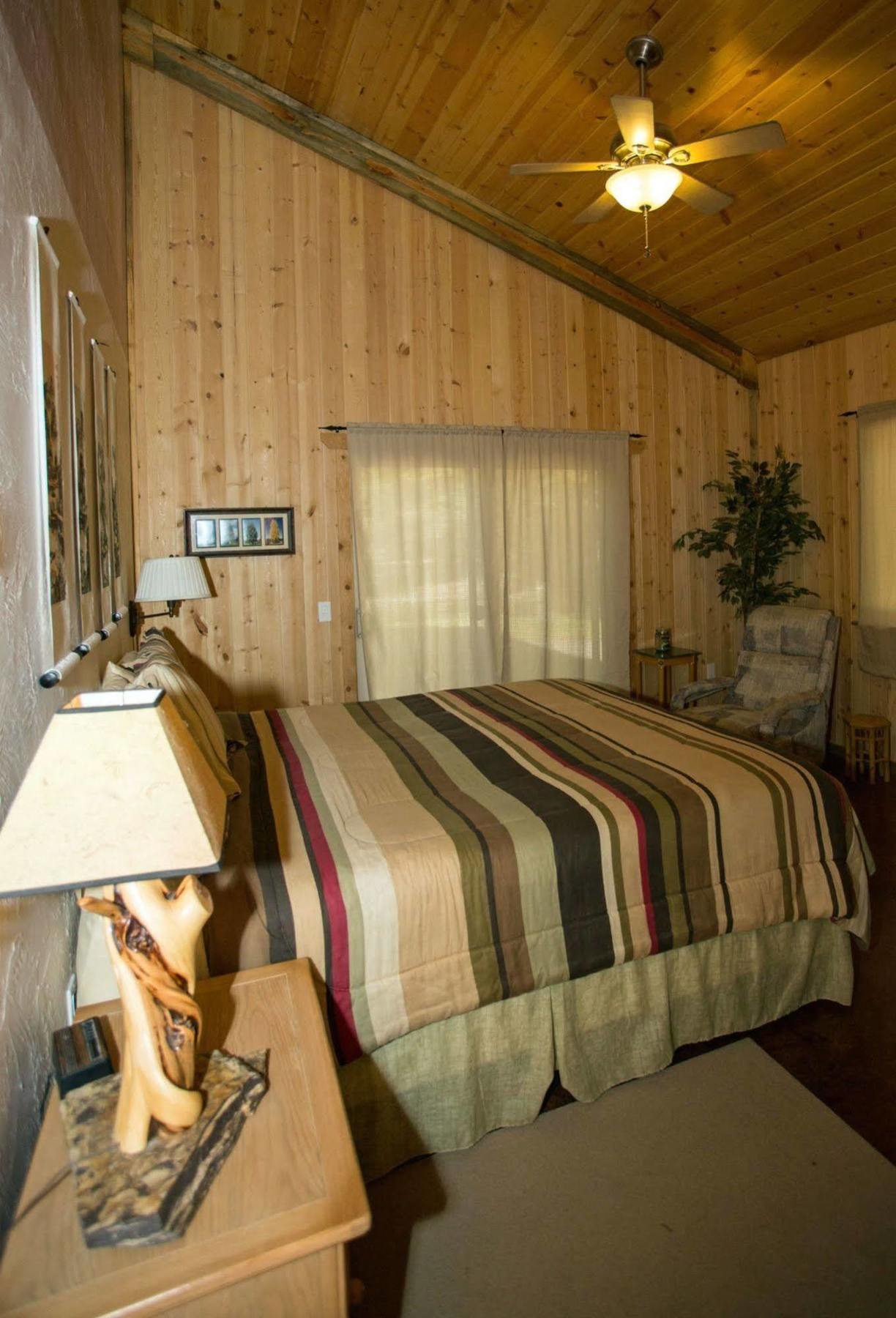 DiamondStone Guest Lodges La Pine Extérieur photo