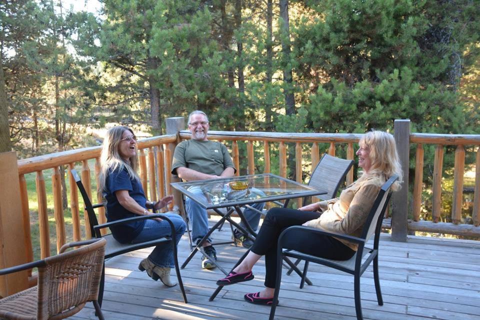 DiamondStone Guest Lodges La Pine Extérieur photo